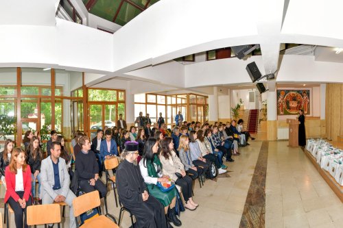 Premierea elevilor din București olimpici la Religie Poza 253734