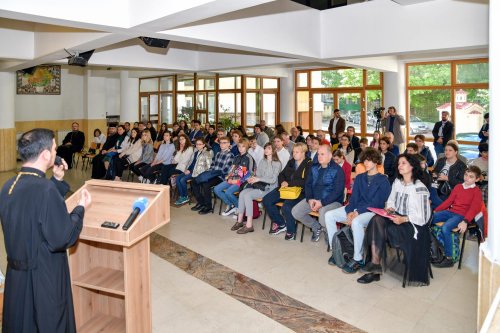 Premierea elevilor din București olimpici la Religie Poza 253736