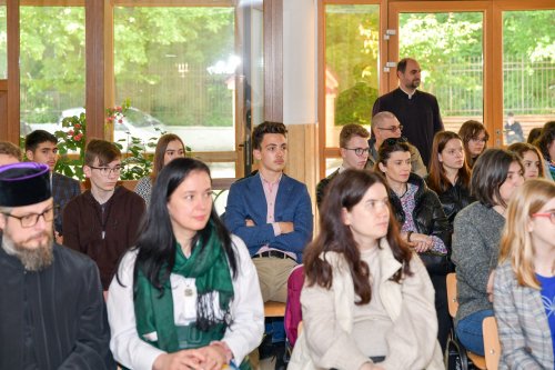 Premierea elevilor din București olimpici la Religie Poza 253739