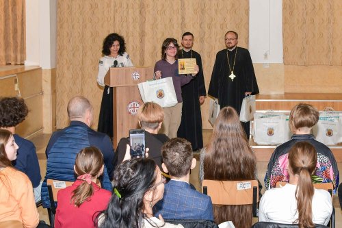 Premierea elevilor din București olimpici la Religie Poza 253743