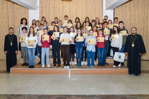 Premierea elevilor din București olimpici la Religie Poza 253746