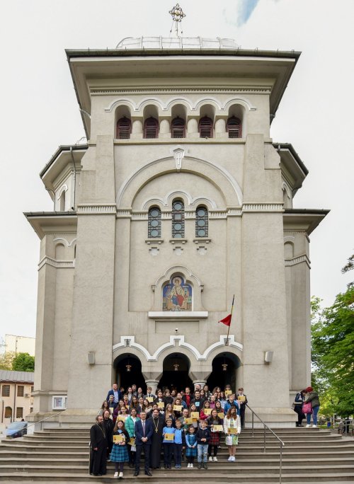 Premierea elevilor din București olimpici la Religie Poza 253747