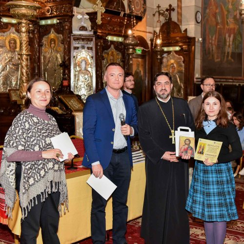Premierea elevilor din București olimpici la Religie Poza 253752