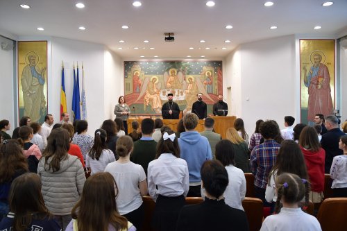 Premierea elevilor din București olimpici la Religie Poza 253754