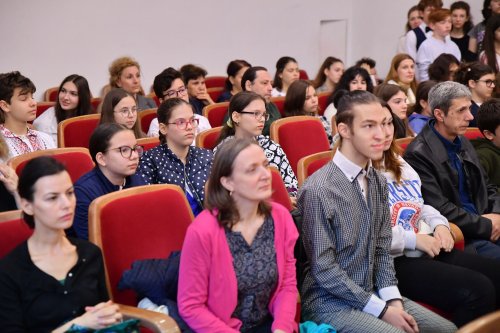 Premierea elevilor din București olimpici la Religie Poza 253756