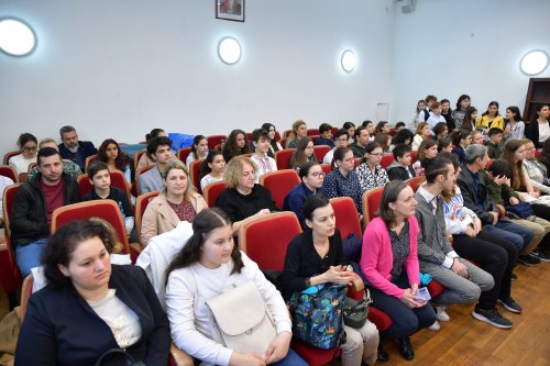 Premierea elevilor din București olimpici la Religie Poza 253759