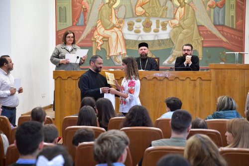 Premierea elevilor din București olimpici la Religie Poza 253769