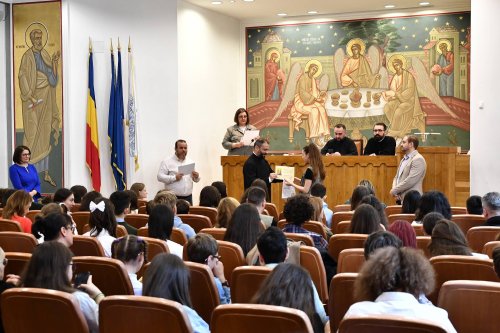 Premierea elevilor din București olimpici la Religie Poza 253773