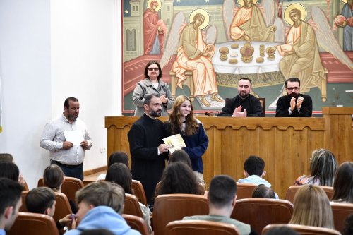 Premierea elevilor din București olimpici la Religie Poza 253776