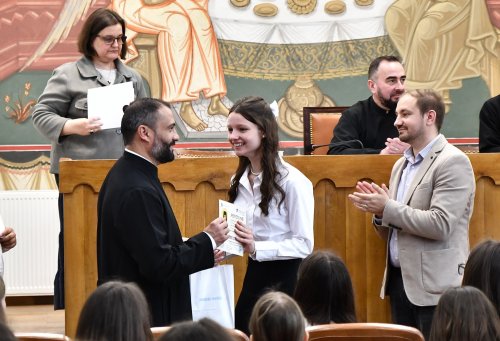 Premierea elevilor din București olimpici la Religie Poza 253777