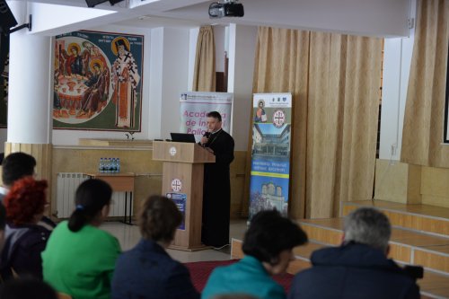 Conferință despre rolul asistentului medical la Seminarul Teologic din București