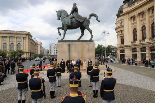 Ziua Regalității sărbătorită cu onoruri militare în Capitală Poza 253868