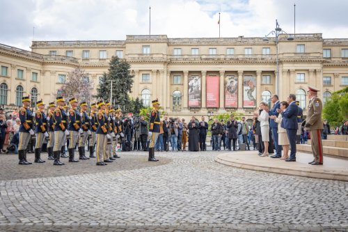 Ziua Regalității sărbătorită cu onoruri militare în Capitală Poza 253871