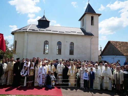 Patru ierarhi la sfințirea bisericii din Slobozia Mare, Cahul Poza 253905