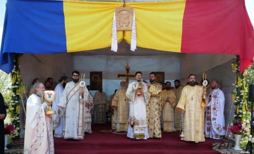 Patru ierarhi la sfințirea bisericii din Slobozia Mare, Cahul Poza 253910