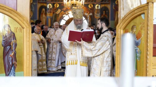 Biserica nouă din Sânpetru, județul Brașov, a fost târnosită Poza 254257