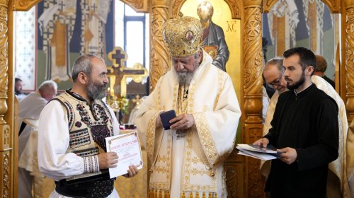 Biserica nouă din Sânpetru, județul Brașov, a fost târnosită Poza 254258