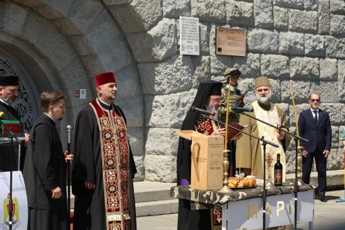 Sfințire de biserică și comemorarea Eroului Necunoscut în Vrancea Poza 254272