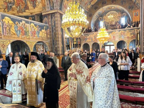 Slujire arhierească și sfințirea unei noi cantine la Arad Poza 254313