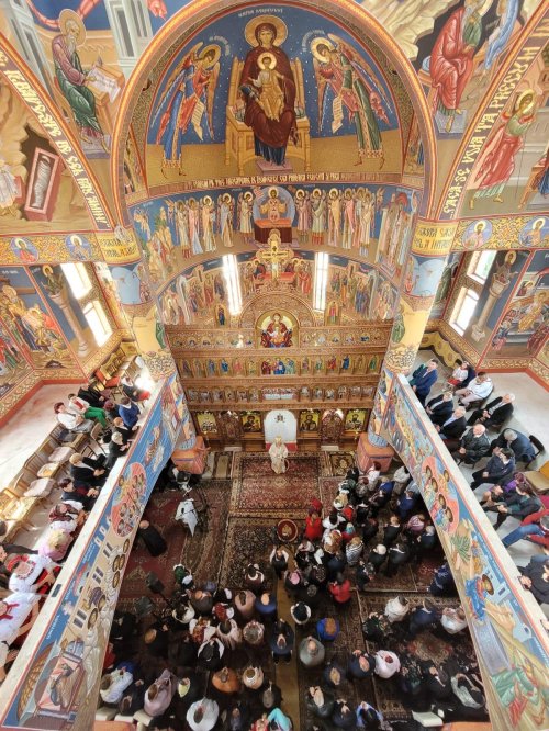 Sfântă Liturghie arhierească în Biserica „Sfântul Ierarh Vasile cel Mare”, Baia Mare Poza 254407