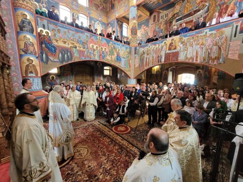 Sfântă Liturghie arhierească în Biserica „Sfântul Ierarh Vasile cel Mare”, Baia Mare Poza 254408