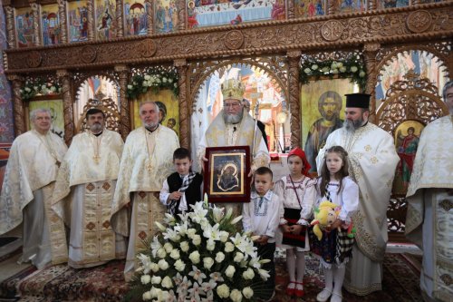 Sfântă Liturghie arhierească în Biserica „Sfântul Ierarh Vasile cel Mare”, Baia Mare Poza 254409