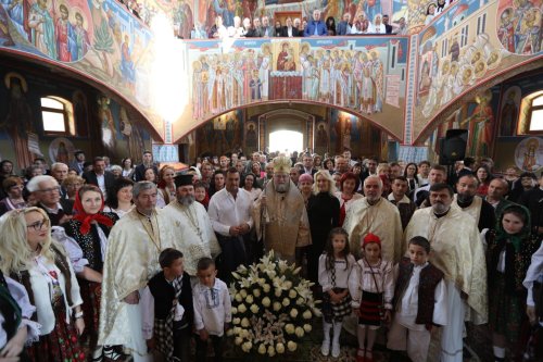 Sfântă Liturghie arhierească în Biserica „Sfântul Ierarh Vasile cel Mare”, Baia Mare Poza 254410