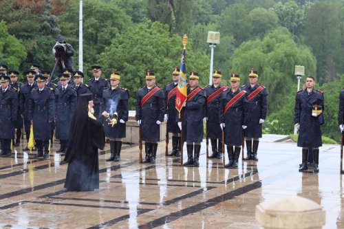 Ceremonie militară şi religioasă în cinstea Ostaşului Necunoscut, în Capitală Poza 254520