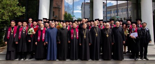 Festivitatea de absolvire la Facultatea de Teologie Ortodoxă din Oradea Poza 254500