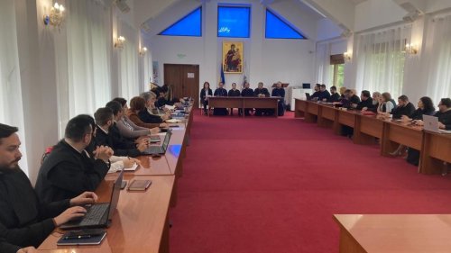 Întrunirea angajaților protoieriilor Arhiepiscopiei Bucureștilor la Mănăstirea Caraiman Poza 254547