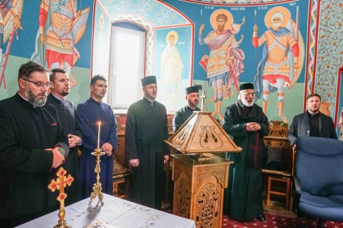 Pastorația persoanelor vârstnice discutată de clericii din Argeș Poza 254543