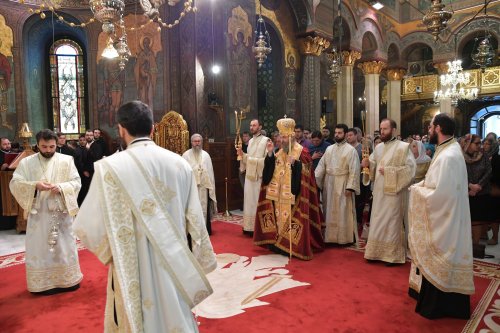 Laudă de seară adusă Sfinților Împărați la Catedrala Patriarhală Poza 254781