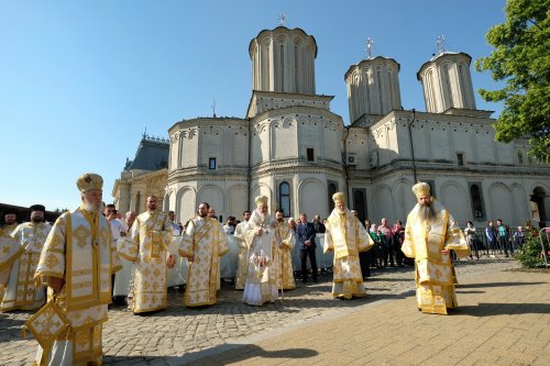 „Eliberatori ai creștinilor persecutați și protectori ai Bisericii” Poza 254828