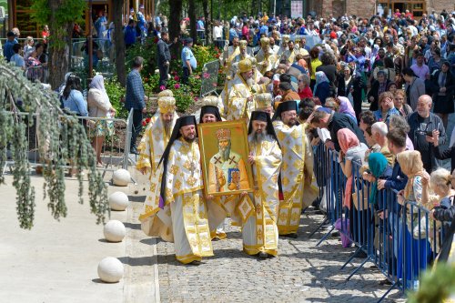 „Eliberatori ai creștinilor persecutați și protectori ai Bisericii” Poza 254949