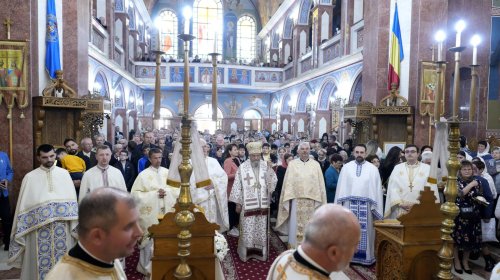 Hram la Biserica „Sfinții Împărați Constantin și Elena” din Brașov Poza 255005