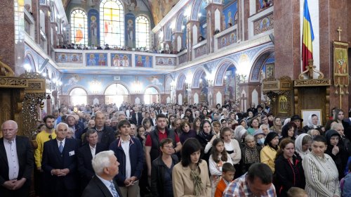 Hram la Biserica „Sfinții Împărați Constantin și Elena” din Brașov Poza 255009