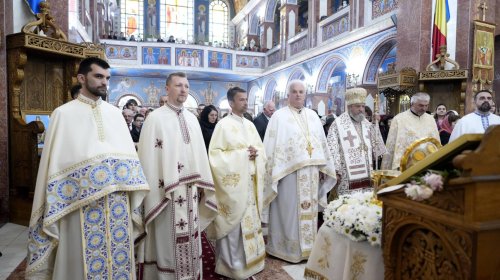 Hram la Biserica „Sfinții Împărați Constantin și Elena” din Brașov Poza 255014