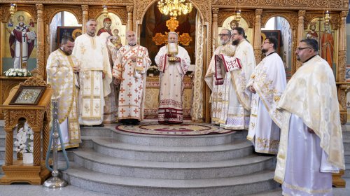 Liturghie arhierească în orașul Predeal Poza 255000