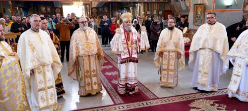 Liturghie arhierească în orașul Predeal Poza 255002