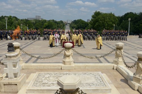 Înălţarea Domnului - Ziua Eroilor, sărbătoare națională a poporului român Poza 255194