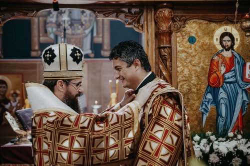 Parohia clujeană „Sfinţii Constantin și Elena” a primit o raclă cu moaștele sfinților ocrotitori Poza 255199
