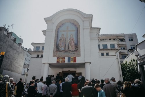 Parohia clujeană „Sfinţii Constantin și Elena” a primit o raclă cu moaștele sfinților ocrotitori Poza 255201