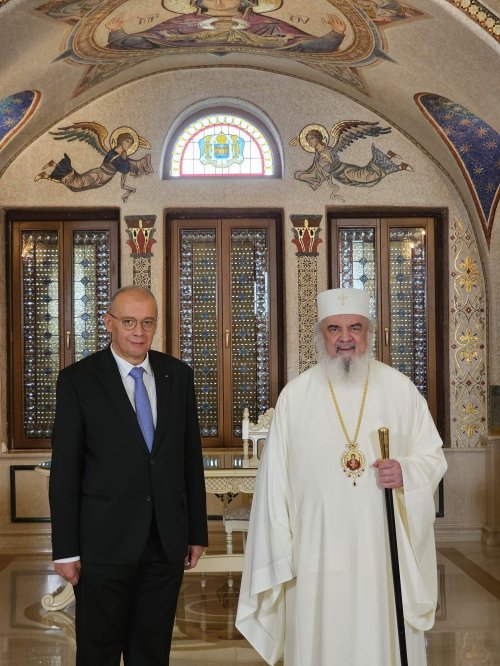 Patriarhul României l-a primit pe ambasadorul țării noastre în Cipru Poza 255240
