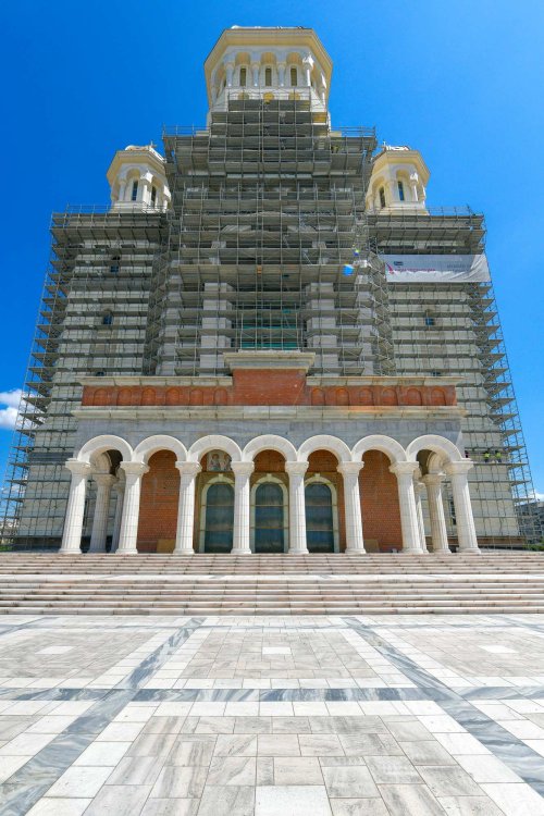 Catedrala Mântuirii Neamului la ceas de praznic Poza 255346
