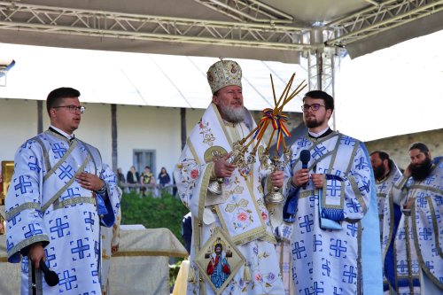 Bucuria Înălțării Domnului, sărbătorită la hramul Mănăstirii Neamț Poza 255641