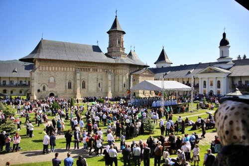 Bucuria Înălțării Domnului, sărbătorită la hramul Mănăstirii Neamț Poza 255642