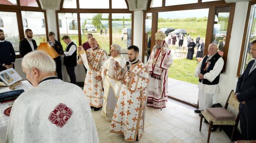 Sărbătoare la Schitul „Înălţarea Domnului” din Veştem, judeţul Sibiu Poza 255698