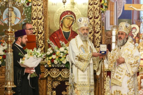 Trei ierarhi la hramul Catedralei Arhiepiscopale din Buzău Poza 255655