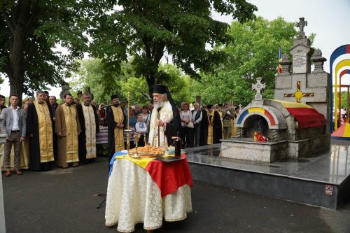 Ziua Eroilor în Arhiepiscopia Dunării de Jos  Poza 255652