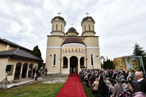 Veșmânt de har pentru o nouă biserică bucureșteană Poza 256163